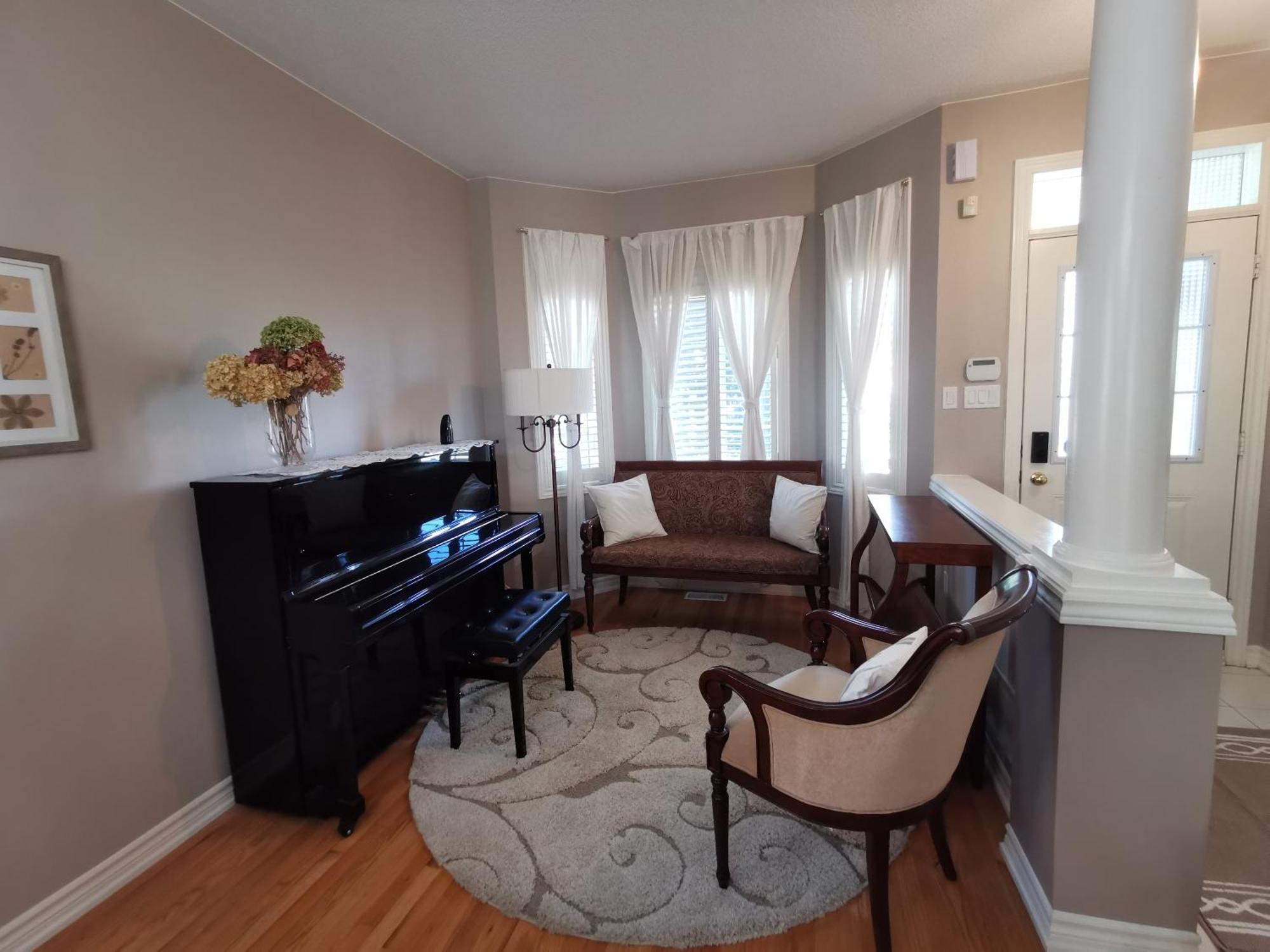 4 Bedroom 3 Washroom Charming Home In Markham With Warm Cozy Vibe Exterior photo