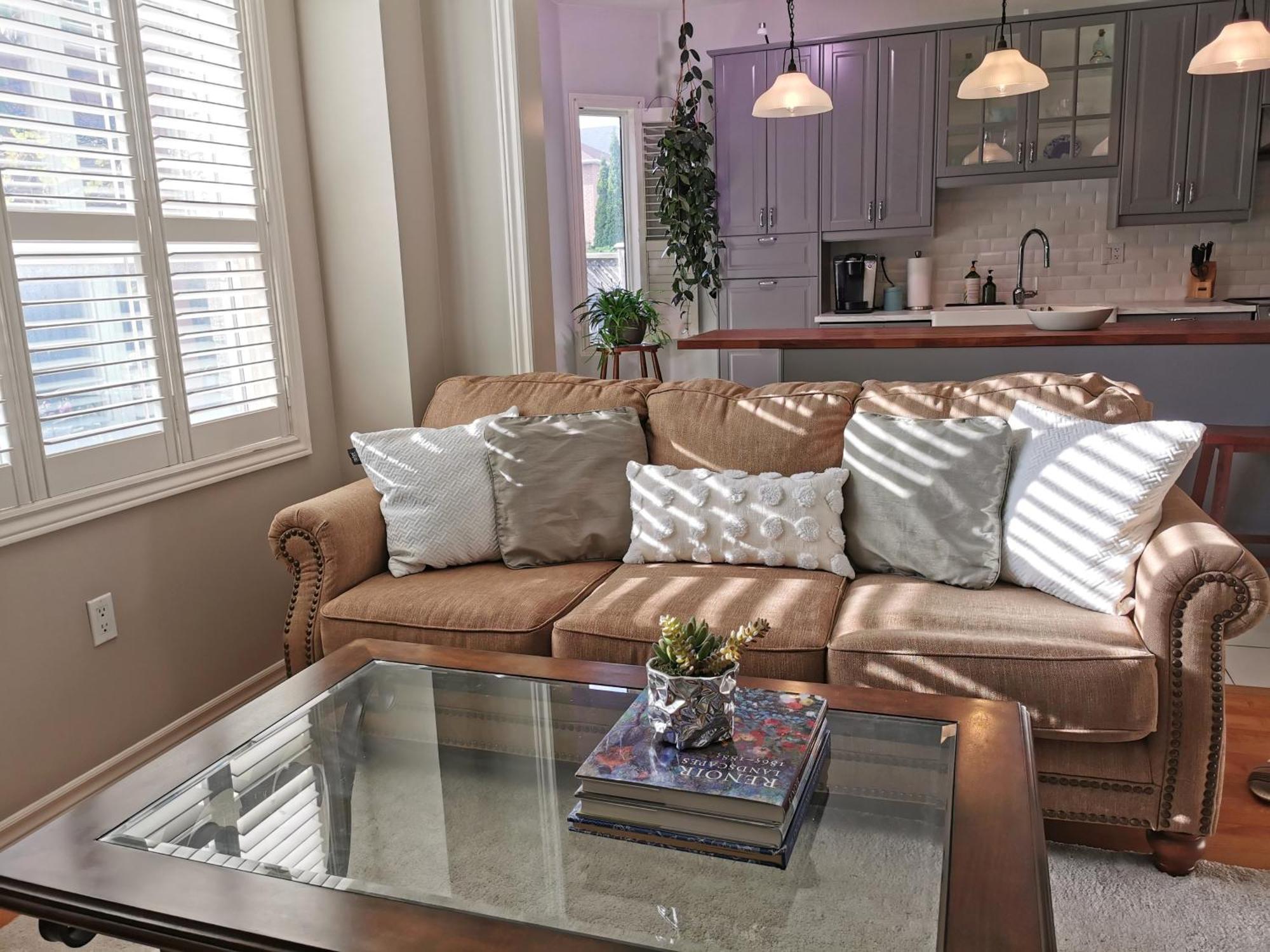 4 Bedroom 3 Washroom Charming Home In Markham With Warm Cozy Vibe Exterior photo