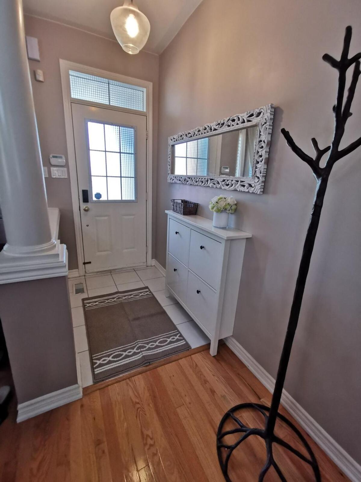 4 Bedroom 3 Washroom Charming Home In Markham With Warm Cozy Vibe Exterior photo