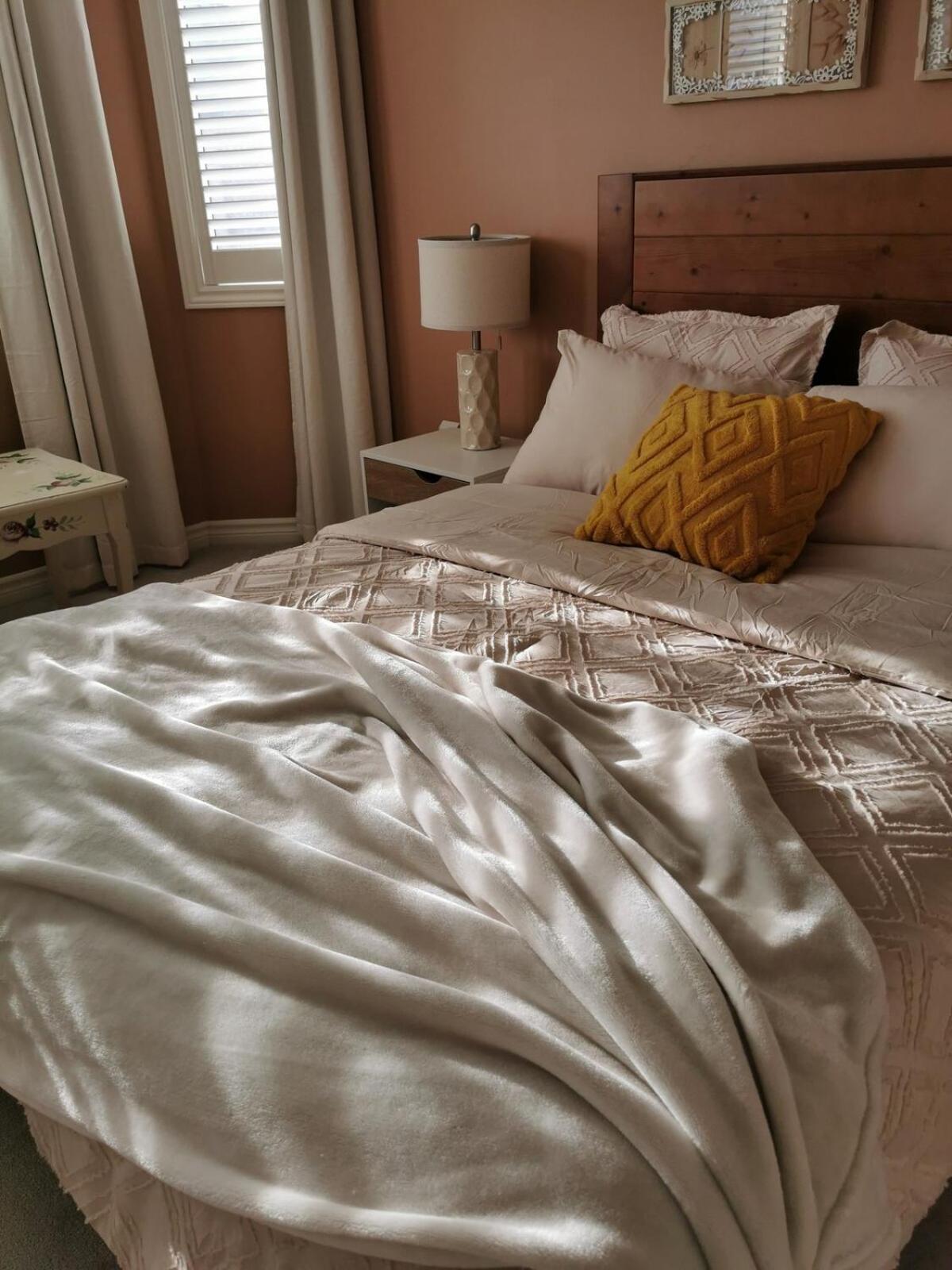 4 Bedroom 3 Washroom Charming Home In Markham With Warm Cozy Vibe Exterior photo